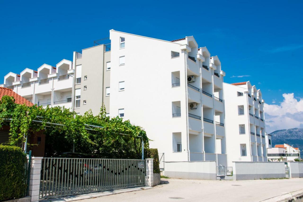 Apartment Quarko Каштела Экстерьер фото